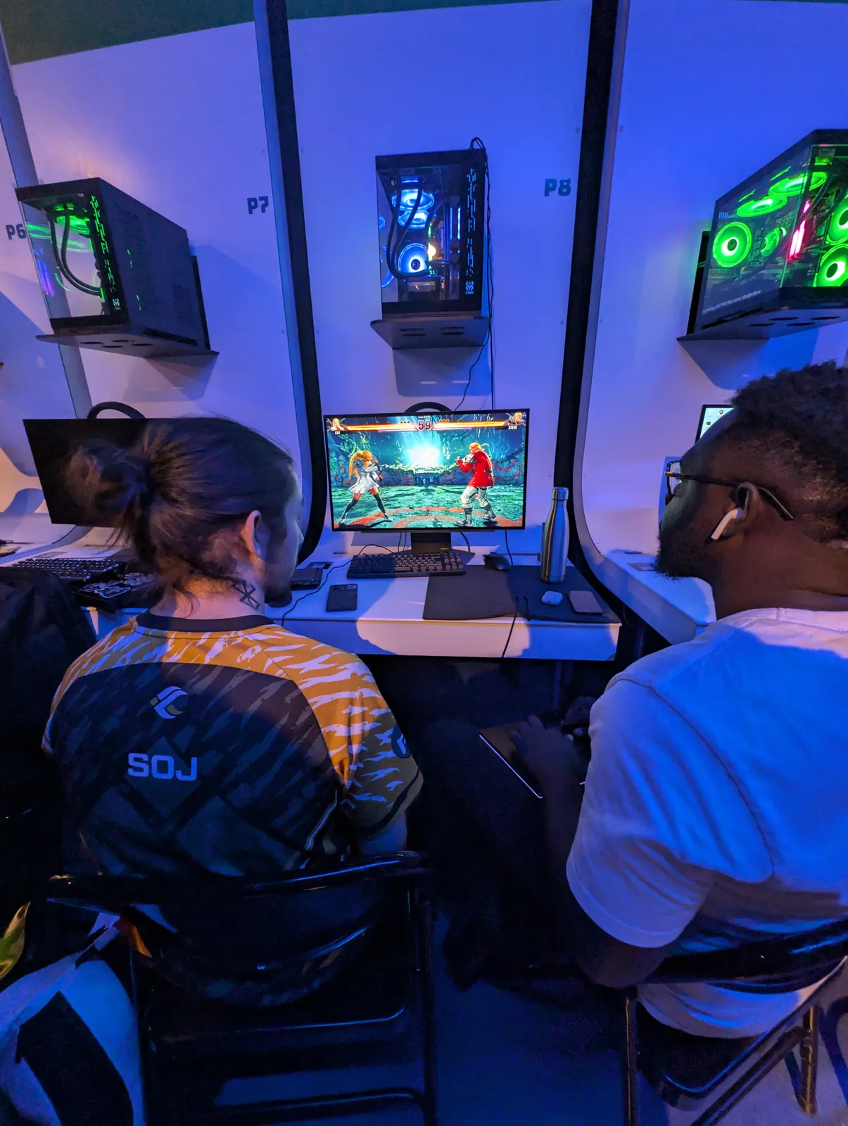 Joueurs Claws concentrés pendant un match en LAN