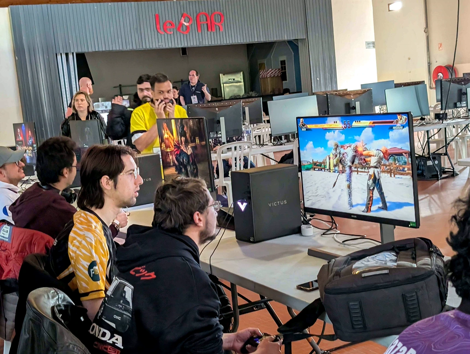 Stations de jeu Tekken 8 lors d'un déplacement en convention