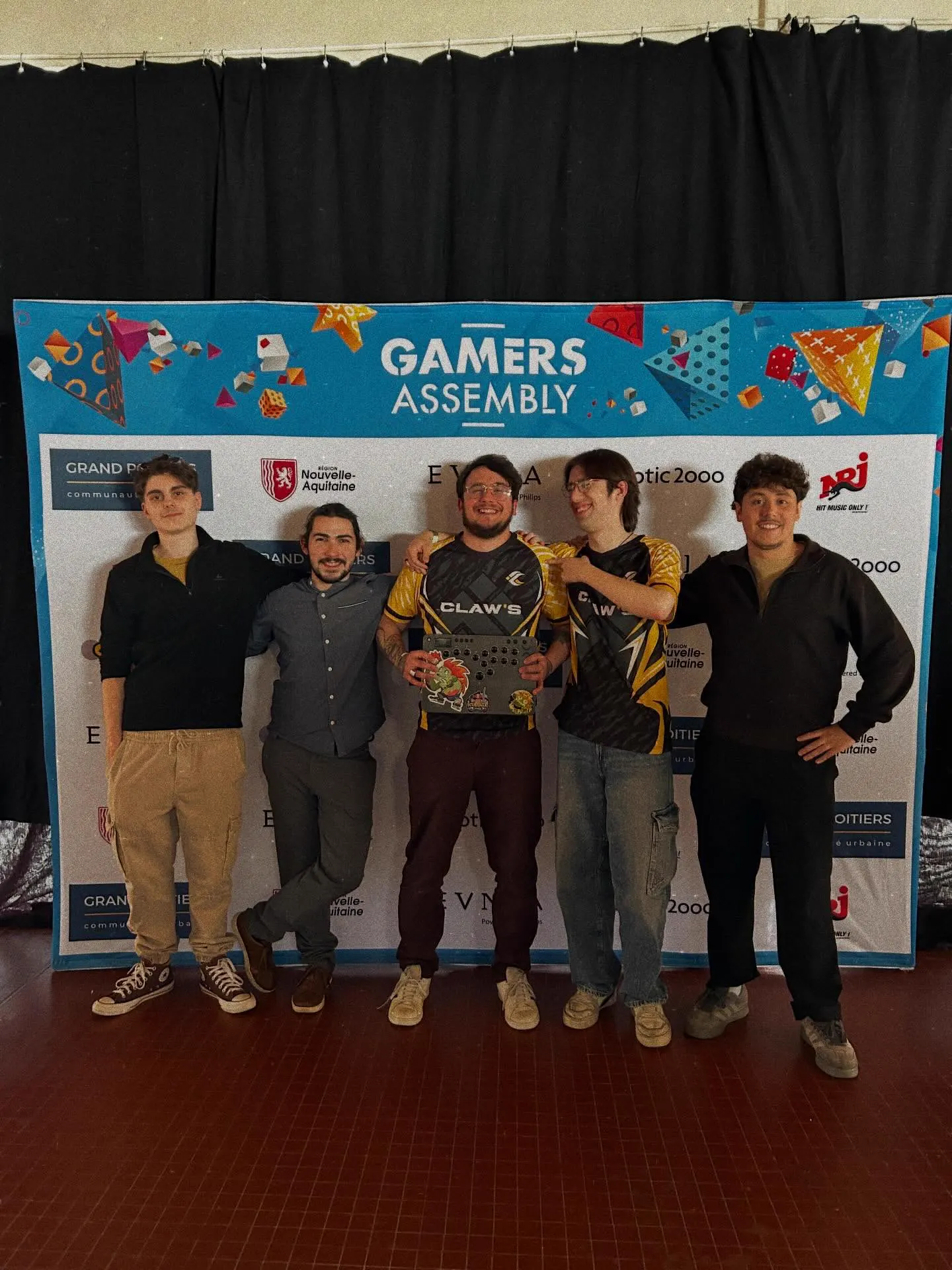 Joueurs et accompagnants Claws Unity réunis à la Gamers Assembly
